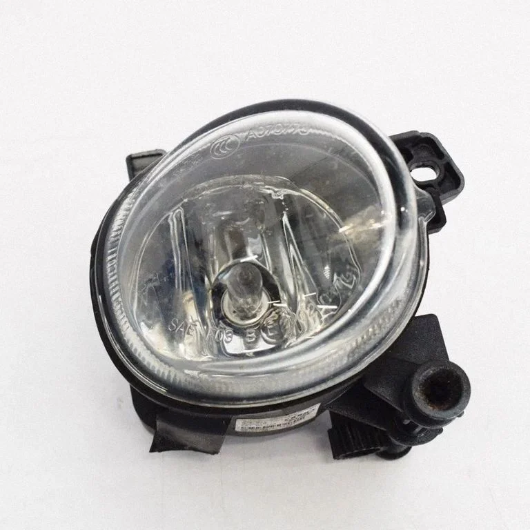 Priekšējais miglas lukturis 8T0941700E