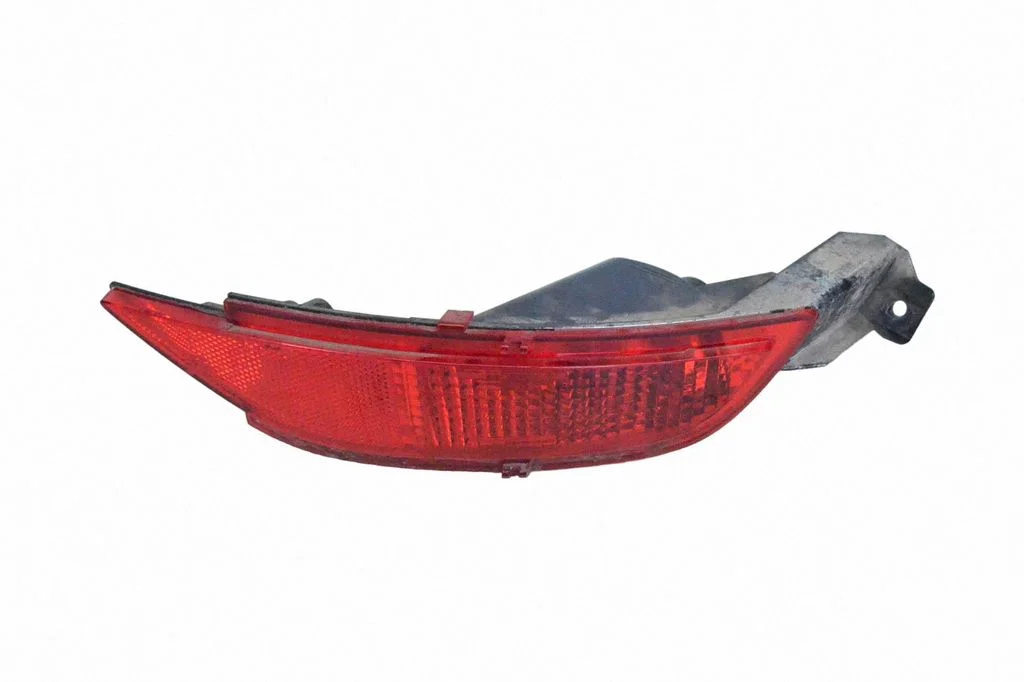 Aizmugurējais miglas lukturis 8A6115K272AD