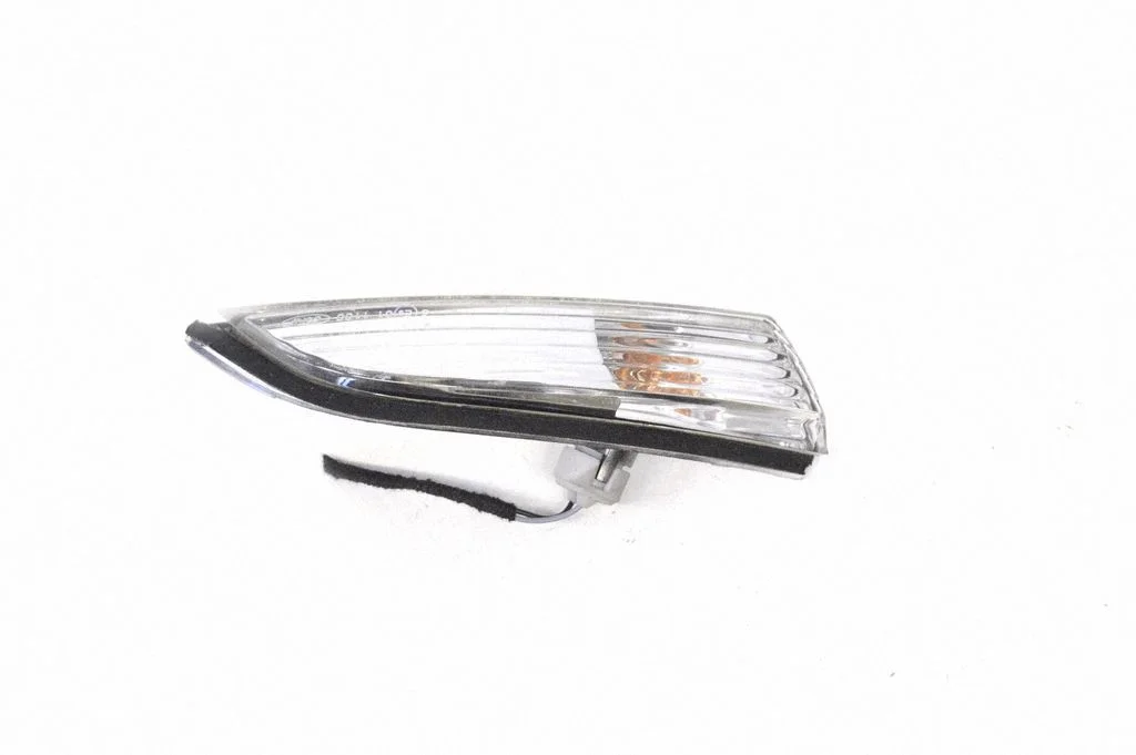 Pagrieziena lukturis spogulī 8A6113B382A