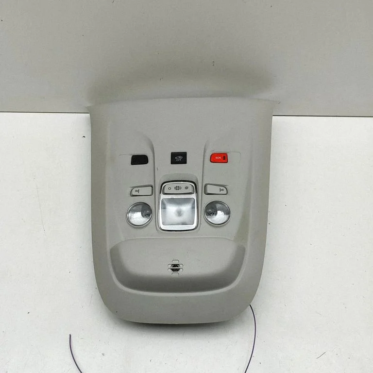 Priekšējo sēdvietu apgaismojuma lukturis 9828416380