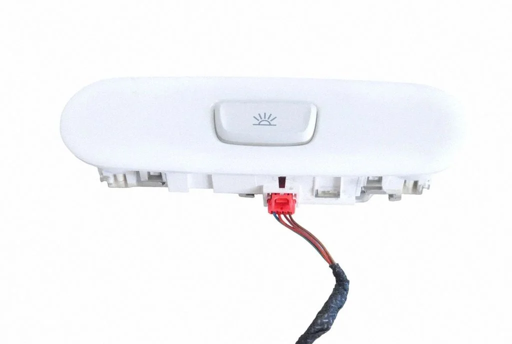 Lampka przednich siedzeń 8T0947111