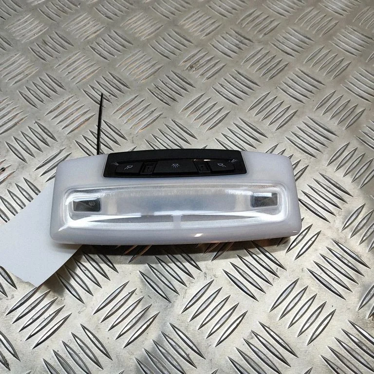 Esiistmete valgustustuli – BMW 4-seeria F32 F33 (2013-2020)