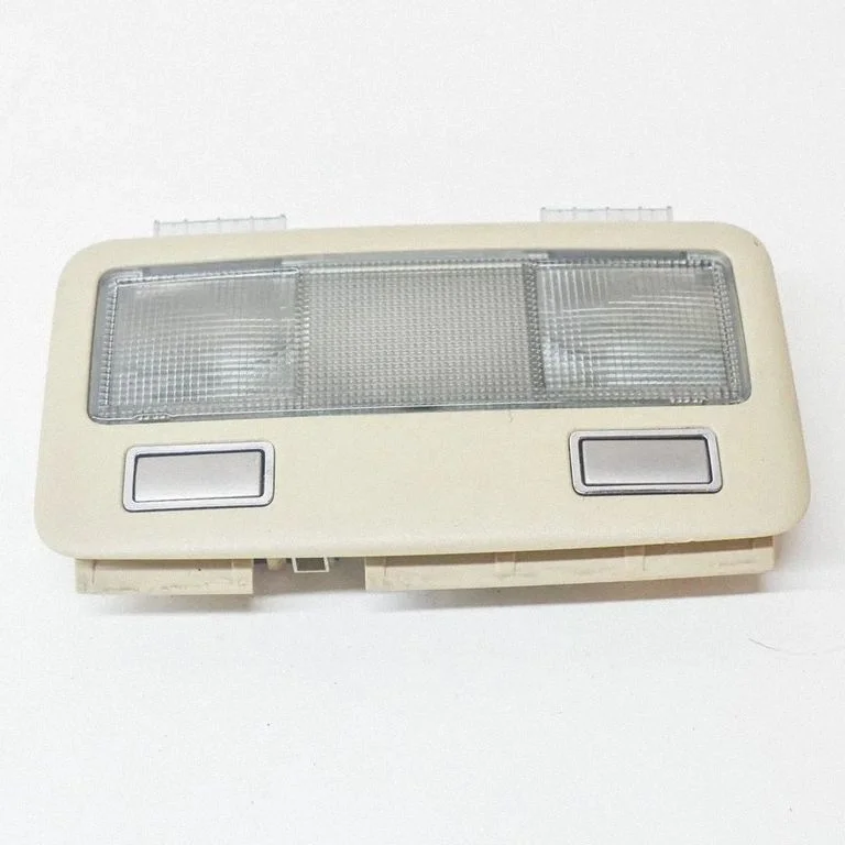 Lampka przednich siedzeń 8X23MBBSA