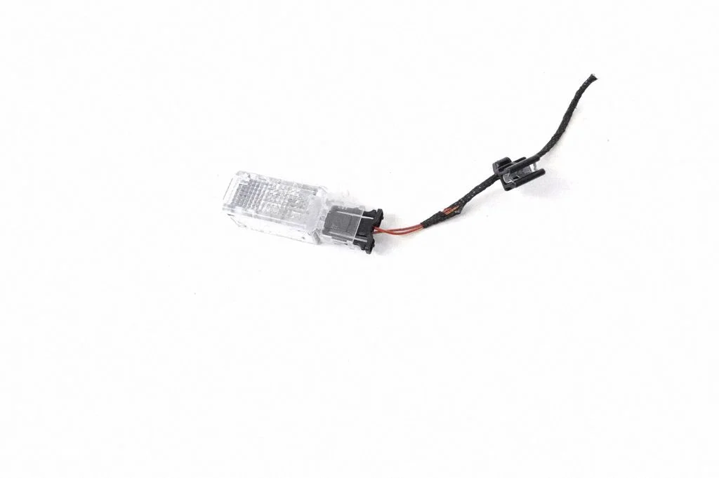 Front seat light 8L0947565