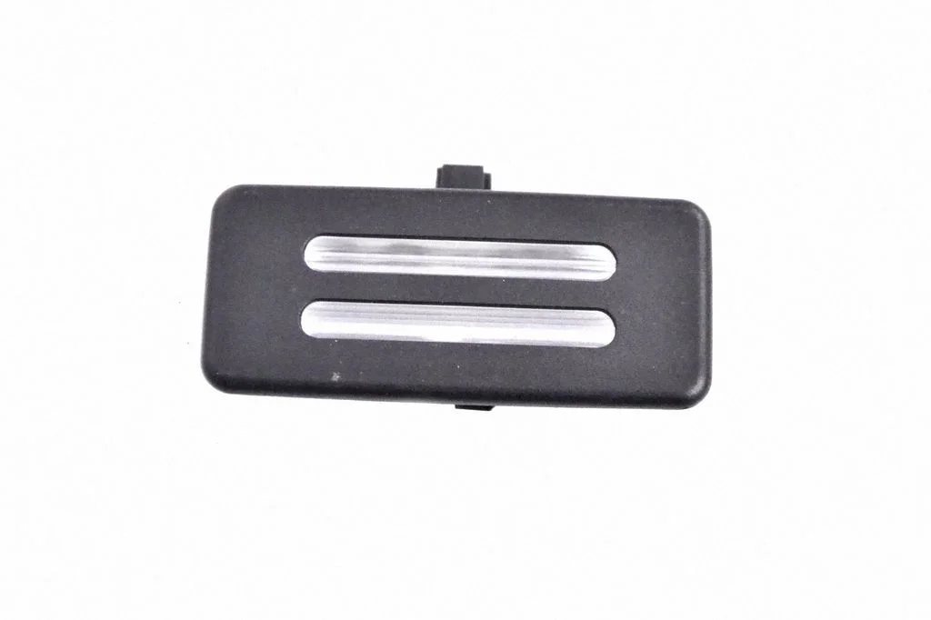 Esiistmete valgustustuli – BMW X4 F26 (2014-2017)
