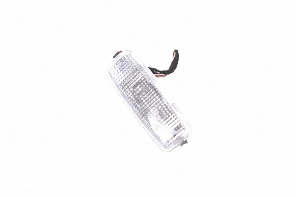 Priekšējo sēdvietu apgaismojuma lukturis 4D0947105A