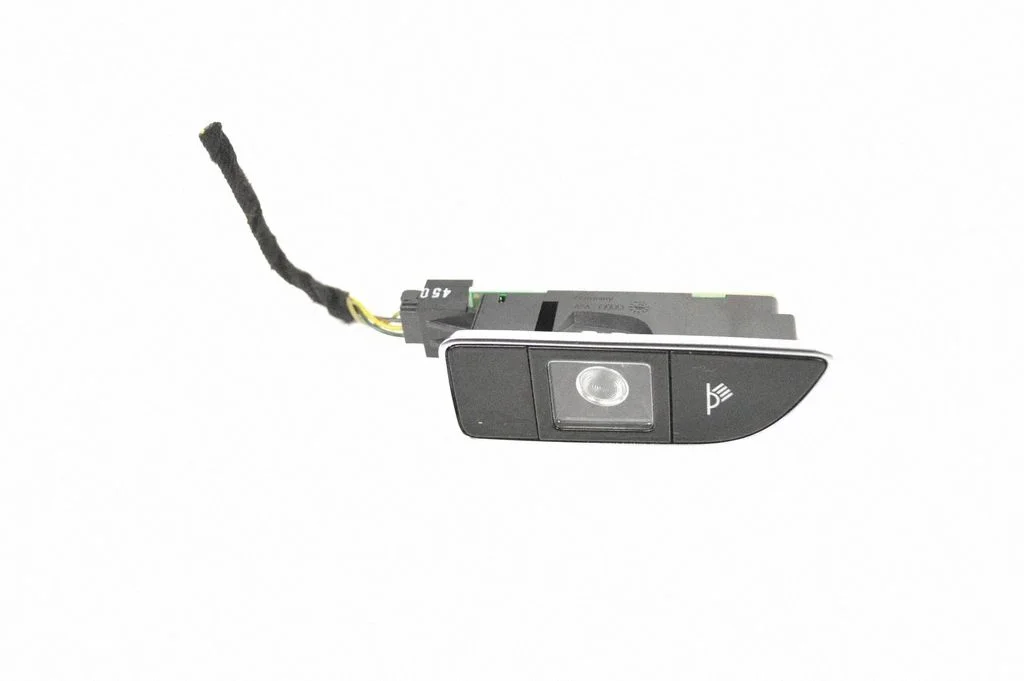 Esiistmete valgustustuli – Audi A8 S8 D4 4H (2010-2016)