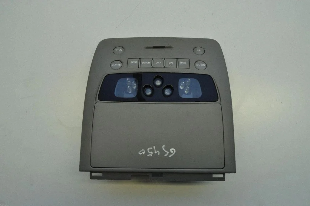 Esiistmete valgustustuli 1D153009G – Lexus GS 300 350 430 450H (2005-2012)