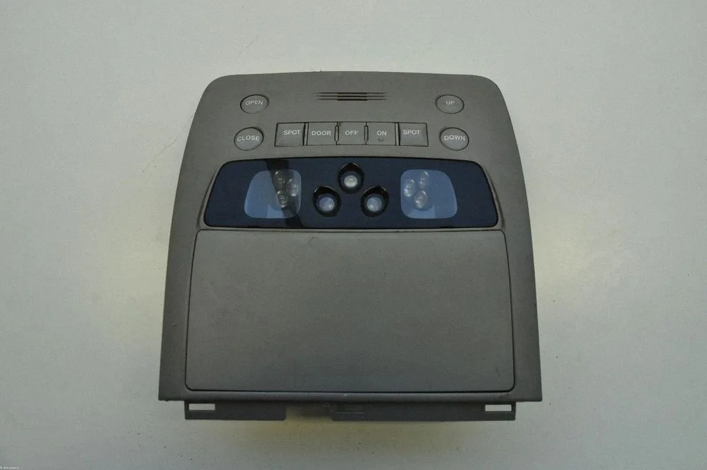 Esiistmete valgustustuli 1D111035G – Lexus GS 300 350 430 450H (2005-2012)