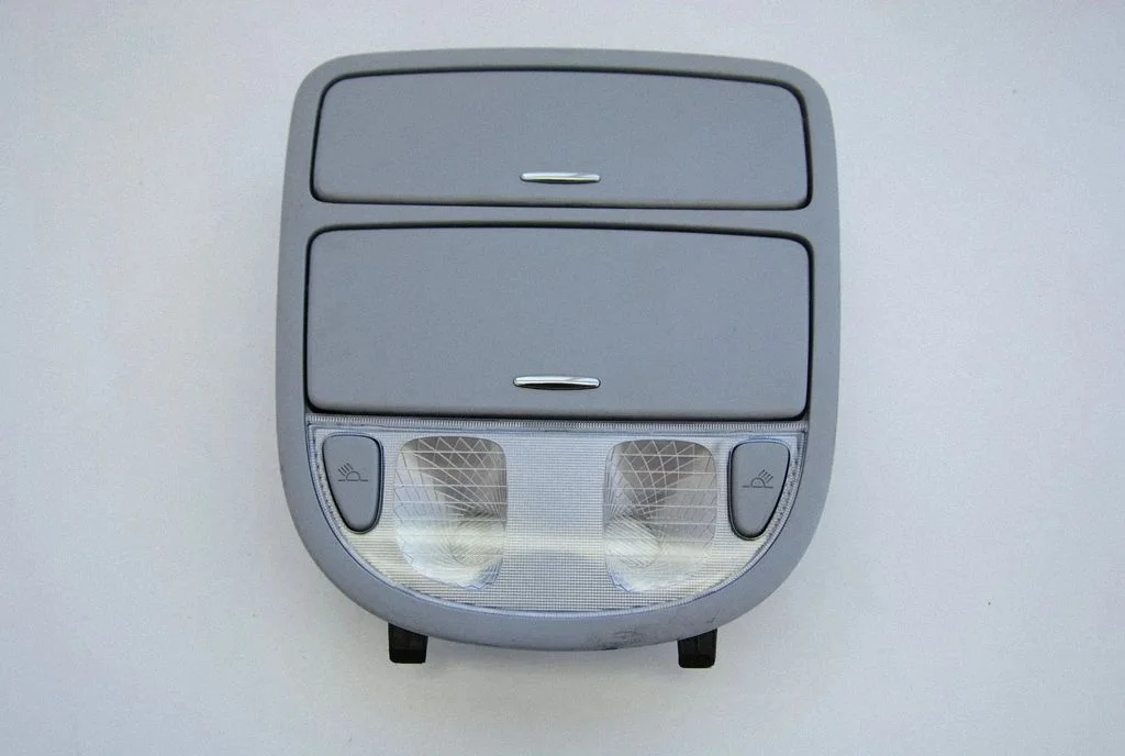 Esiistmete valgustustuli – Hyundai Santa Fe (2006-2012)