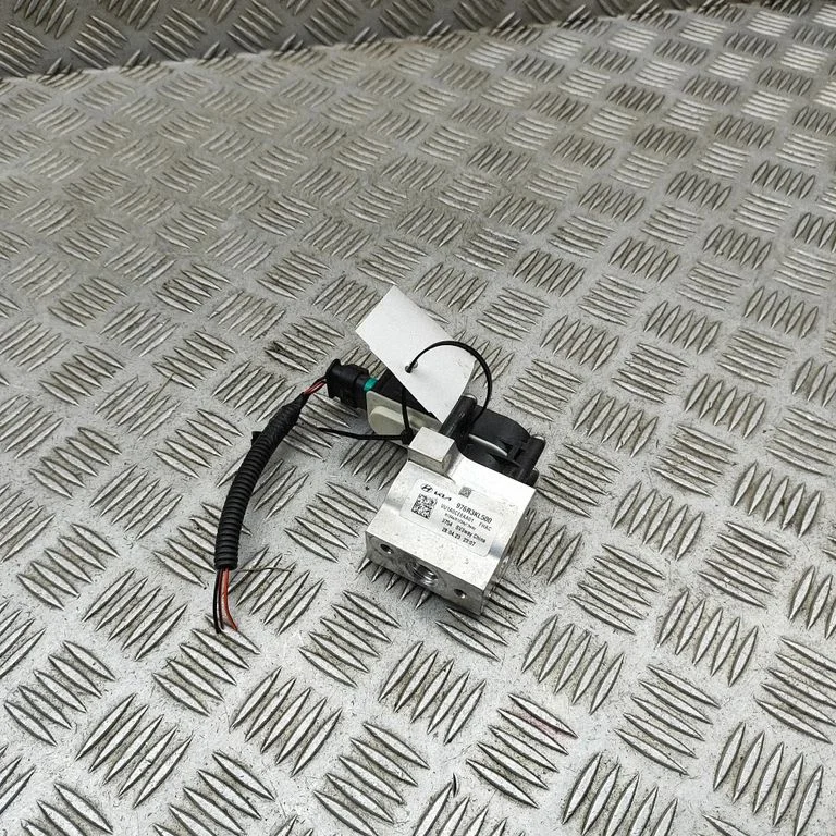 Air conditioning (A/C) expansion valve 976R3KL500