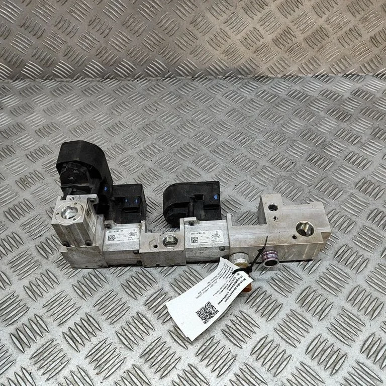 Air conditioning (A/C) expansion valve J9D36C582BA