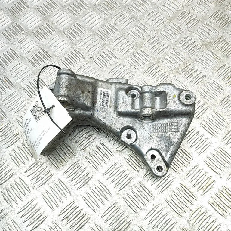 A/C compressor mount bracket – Volvo XC60 (2017-)