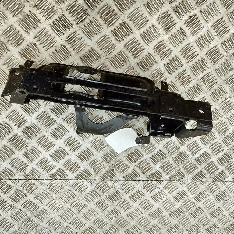 A/C compressor mount bracket 4KE820196K – Audi RS Q8 (2019-)