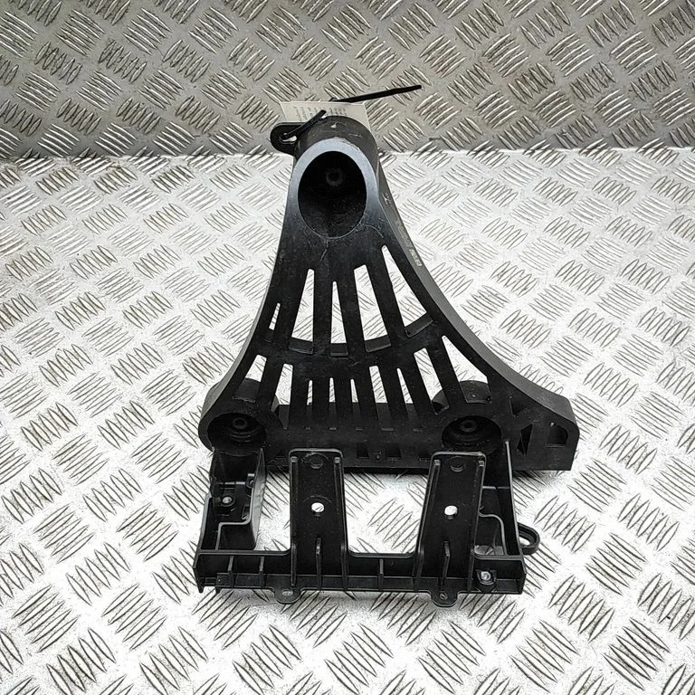 A/C compressor mount bracket 166701401C