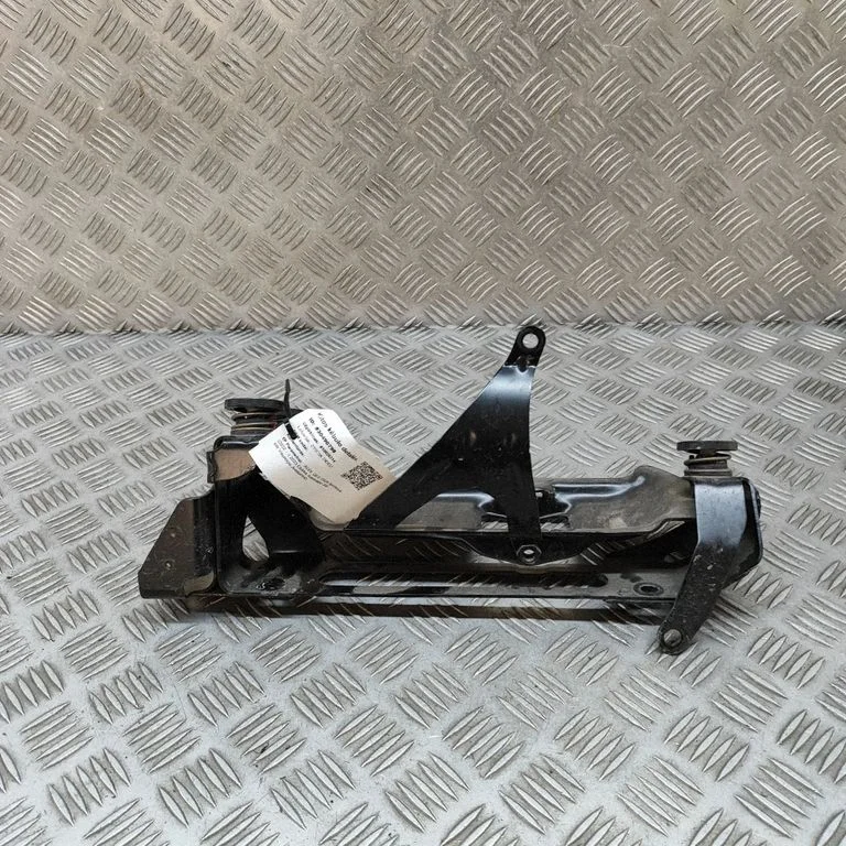A/C compressor mount bracket 4KE820195AC – Audi RS Q8 (2019-)
