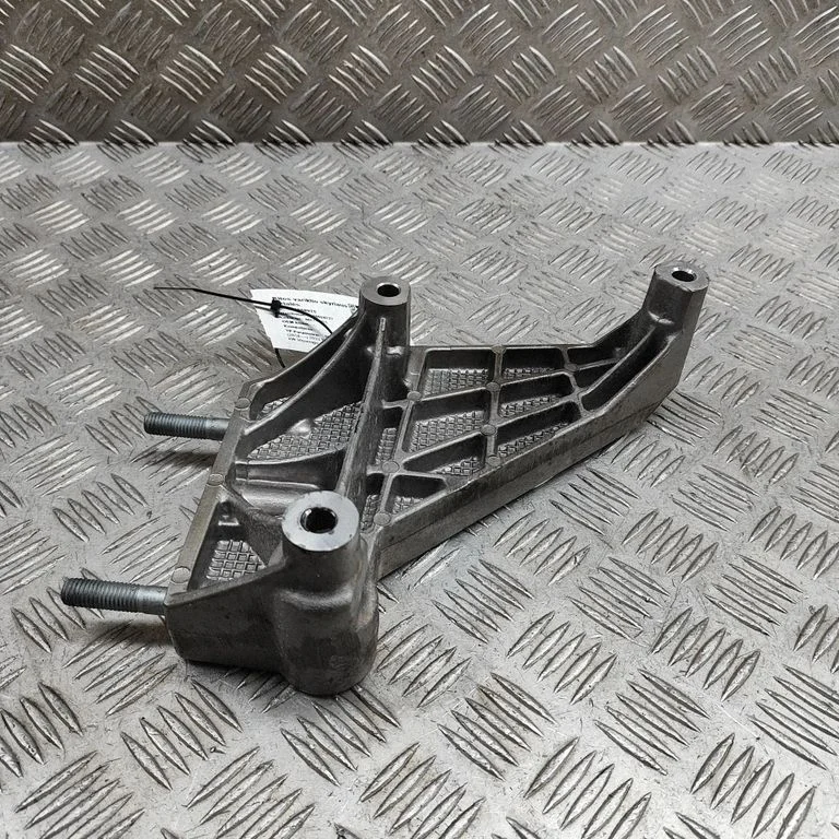 A/C compressor mount bracket 10563953 – MG EHS (2020-)