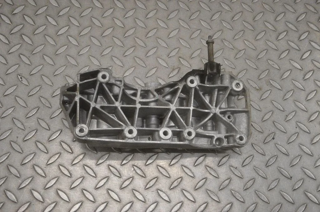 Wspornik sprężarki klimatyzacji – BMW Seria 4 F32 F33 (2013-2020)