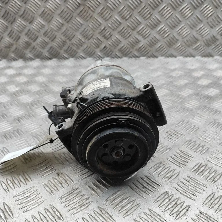 Sprężarka klimatyzacji A0008304500