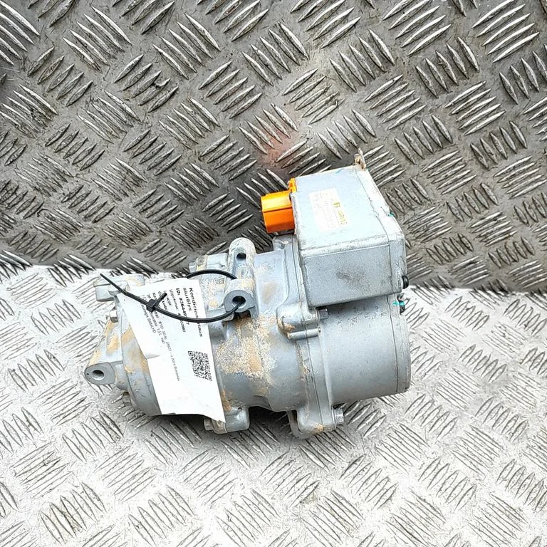 Air conditioning (A/C) compressor (pump) SA3HRU8103700