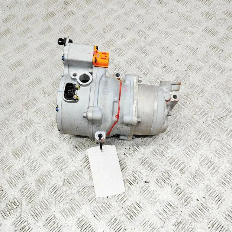 Air conditioning (A/C) compressor (pump) SA3HRU8103020