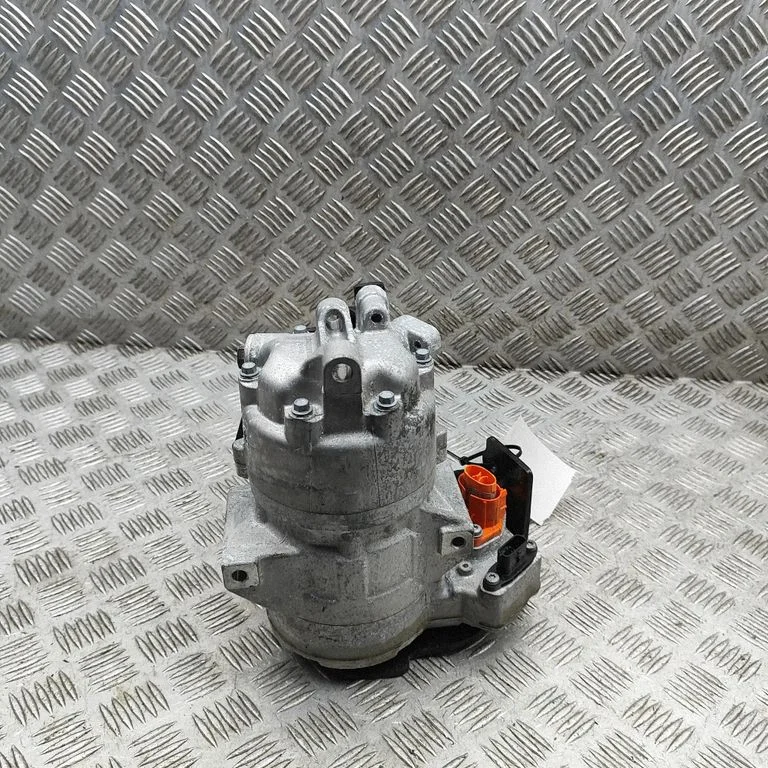 Air conditioning (A/C) compressor (pump) 926006UM0B