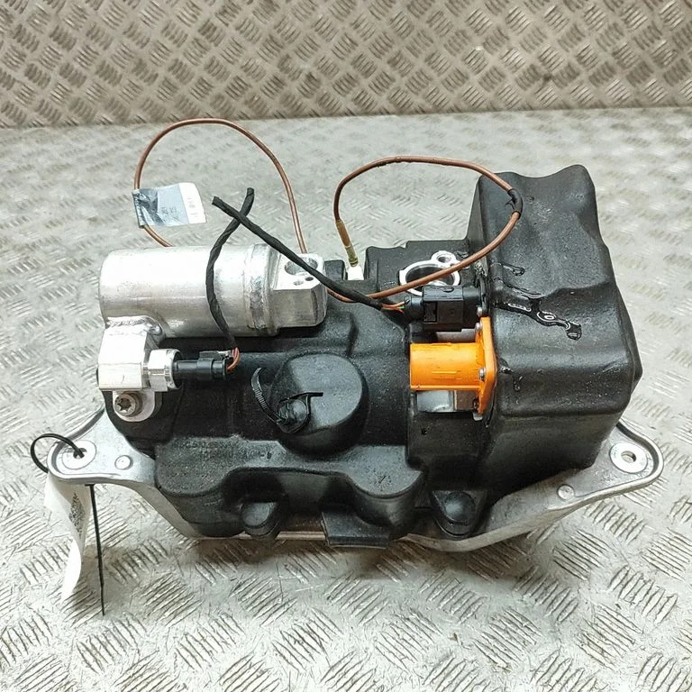Air conditioning (A/C) compressor (pump) 95C810296A