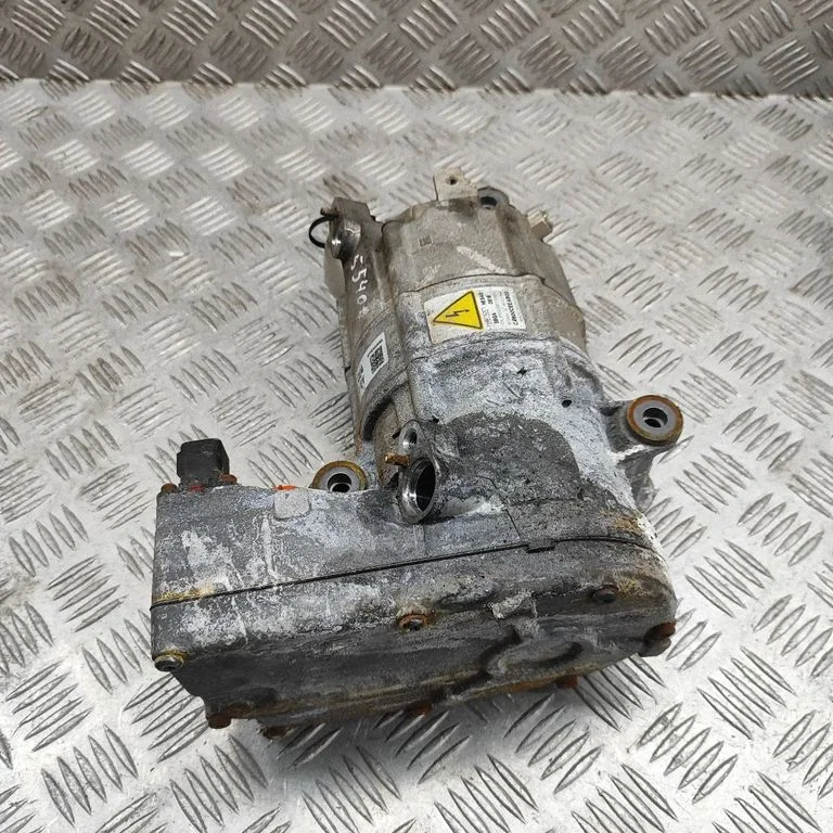 Air conditioning (A/C) compressor (pump) 977E1CU400