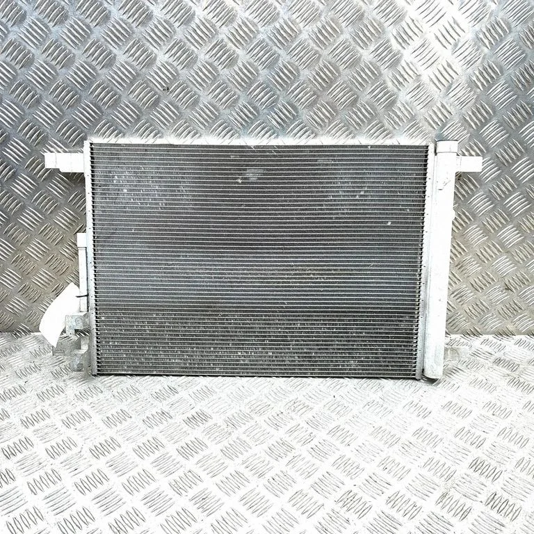 Kliimaseadme jahutusradiaator (kondensaator) 5WA816411E