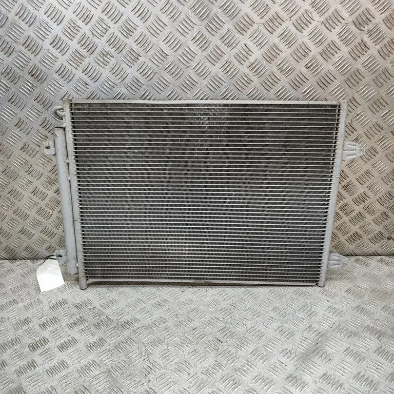 Kliimaseadme jahutusradiaator (kondensaator)