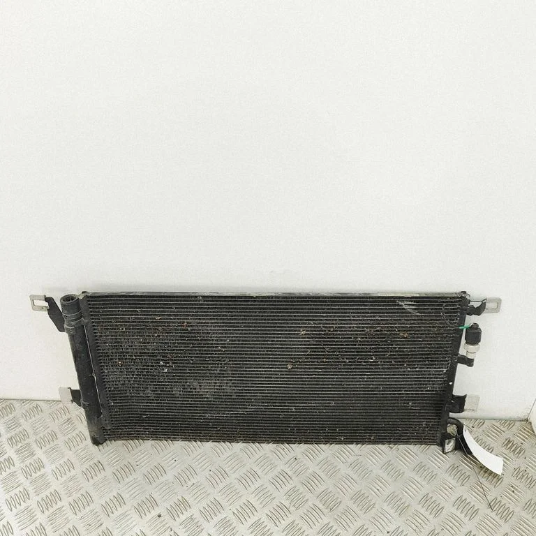 Kliimaseadme jahutusradiaator (kondensaator) 8W0816411H