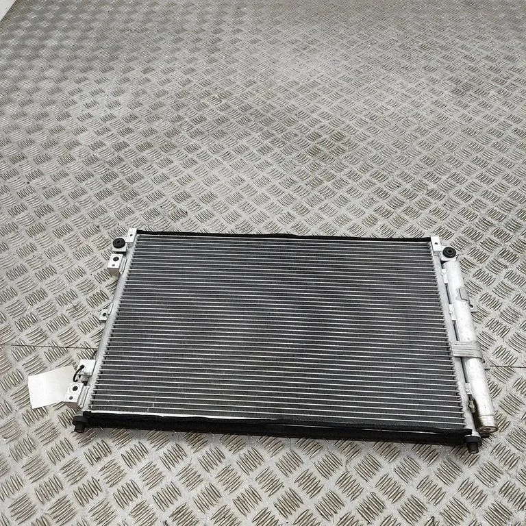 Kliimaseadme jahutusradiaator (kondensaator)