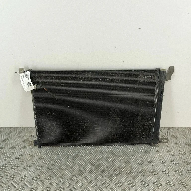 Kliimaseadme jahutusradiaator (kondensaator) 4M0816421B