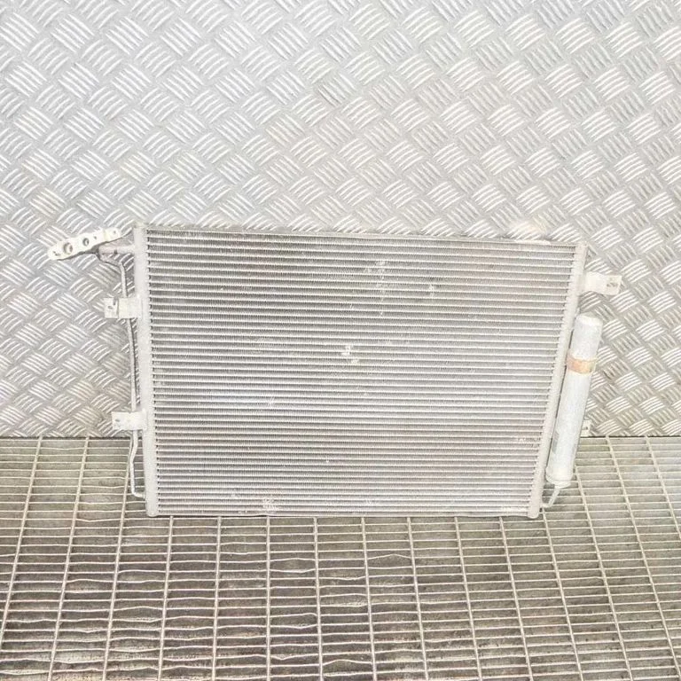 A/C cooling radiator (condenser) – Land Rover Discovery 4 - LR4 (2010-2016)