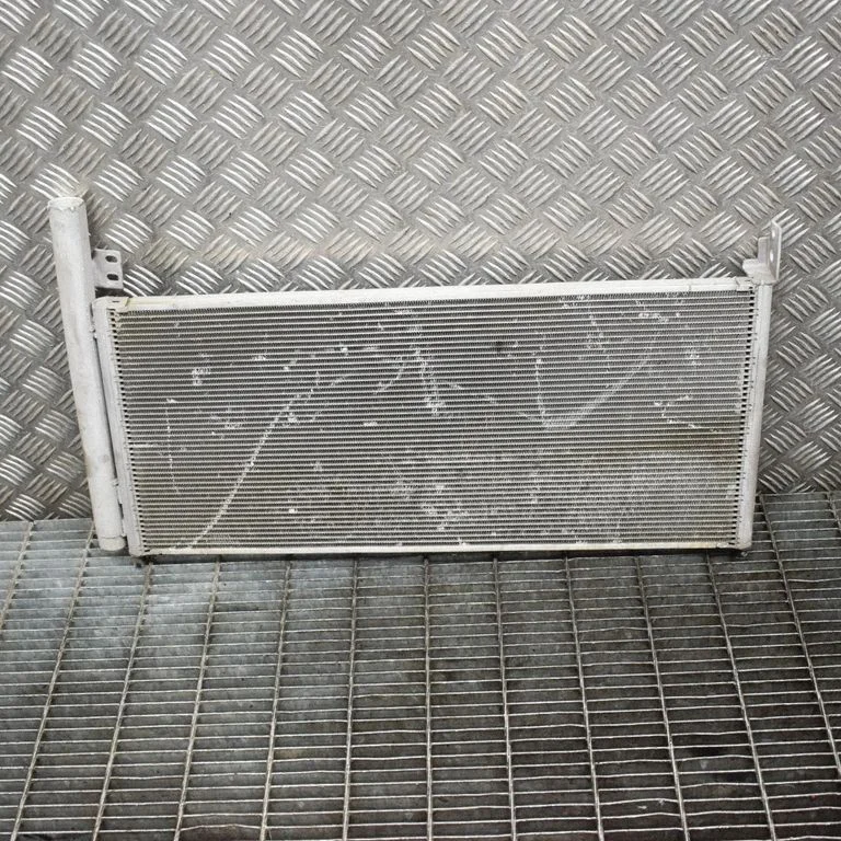 Kliimaseadme jahutusradiaator (kondensaator) – Toyota Prius+ (ZVW40) (2011-2018)