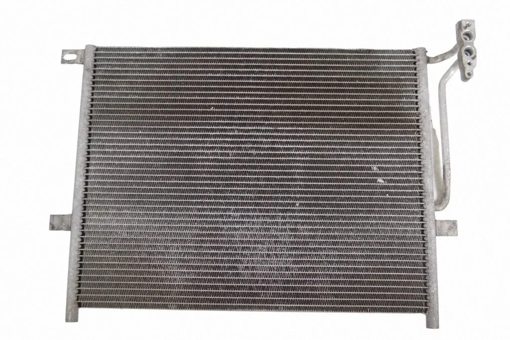 Gaisa kondicioniera dzesēšanas radiators (kondensators) 8377614