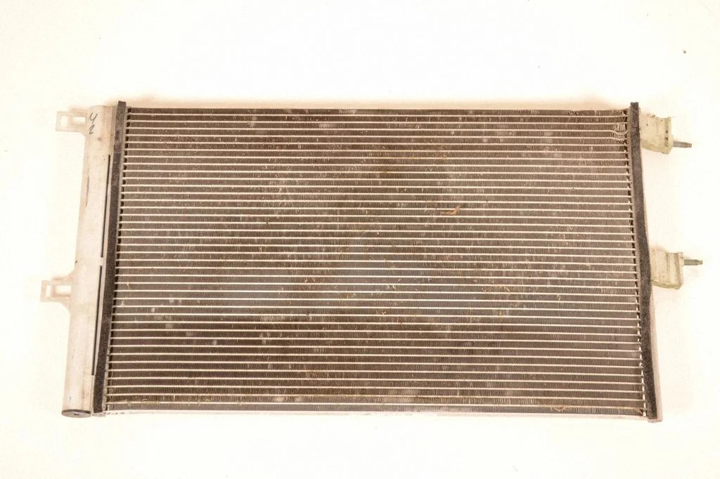 Gaisa kondicioniera dzesēšanas radiators (kondensators) – Tesla Model S (2012-)