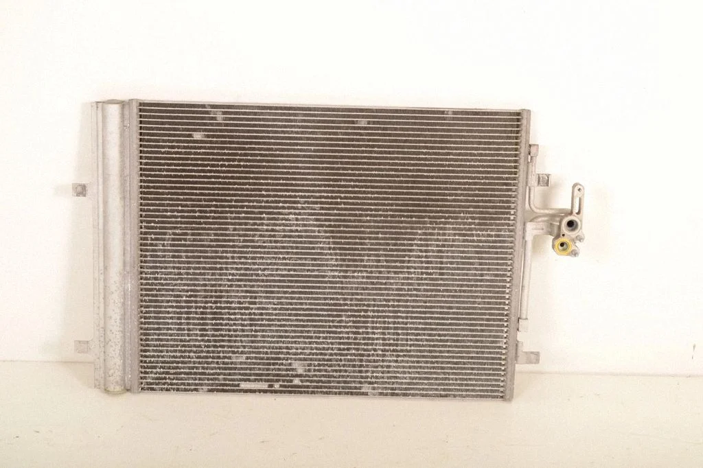 Kliimaseadme jahutusradiaator (kondensaator) – Volvo V40 (2012-2019)
