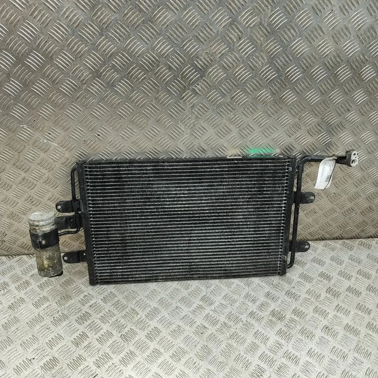Kliimaseadme jahutusradiaator (kondensaator) – Volkswagen Golf III (1992-1997)