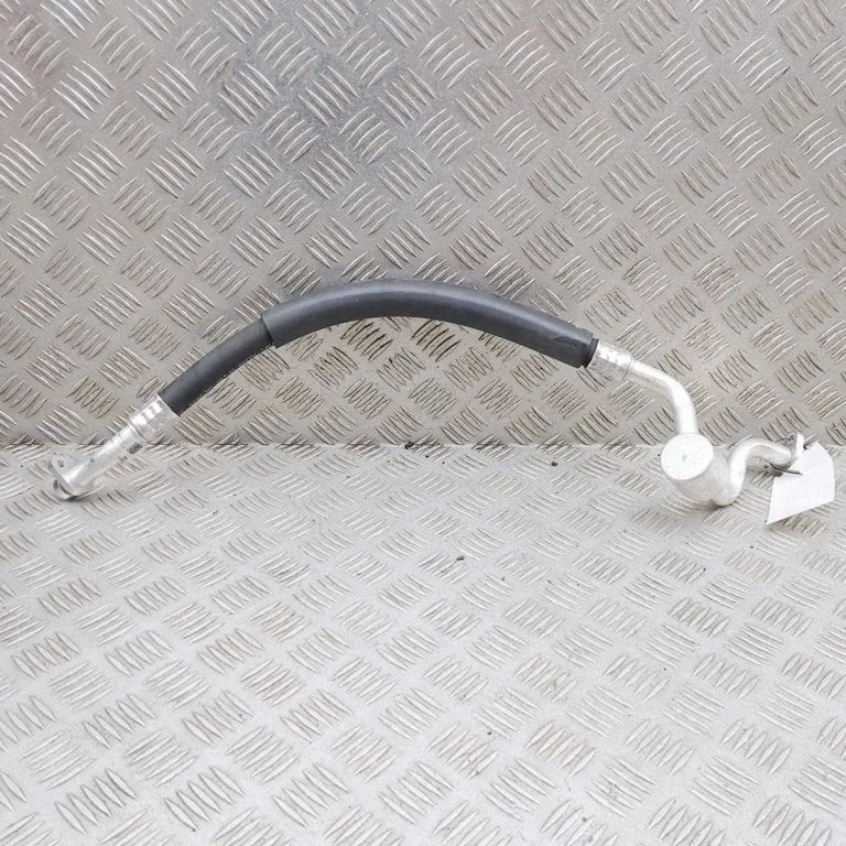 Przewody klimatyzacji 924806UB0D