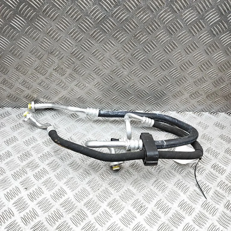 Air conditioning (A/C) pipe/hose 32289917