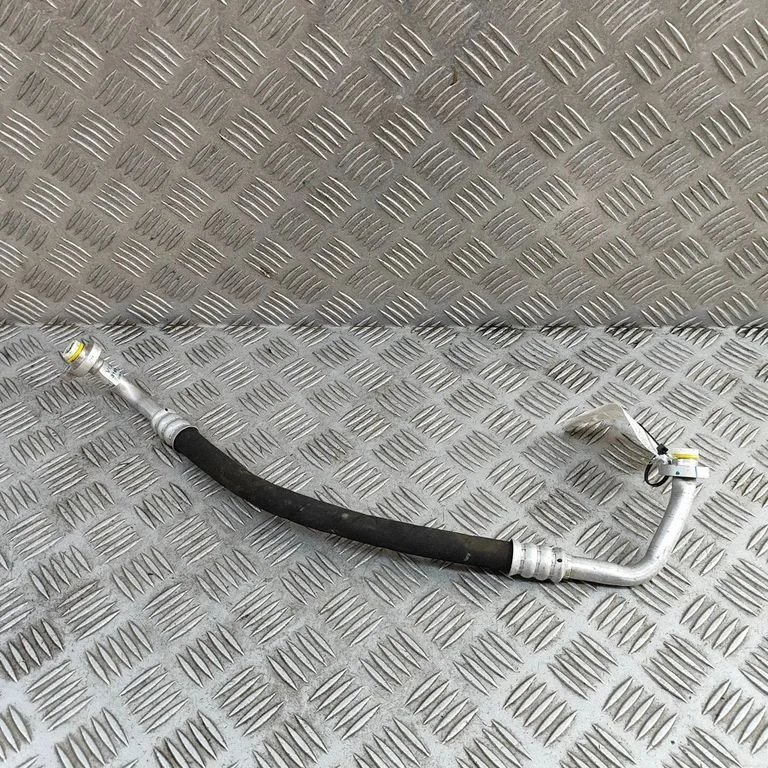 Air conditioning (A/C) pipe/hose 31699292