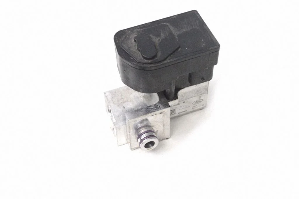 Air conditioning (A/C) pipe/hose J9D36C582BA