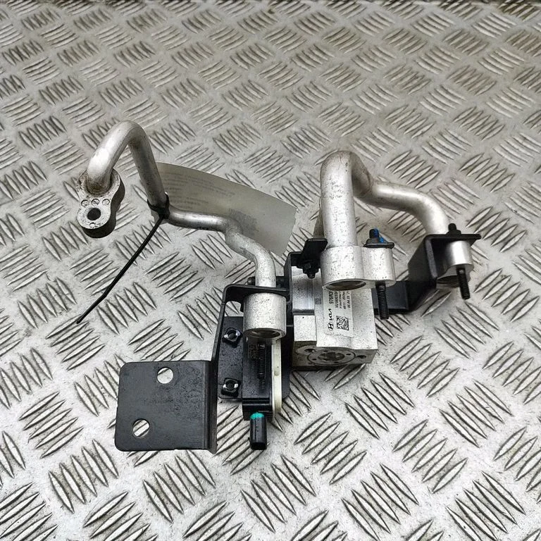Air conditioning (A/C) pipe/hose 25445GI600