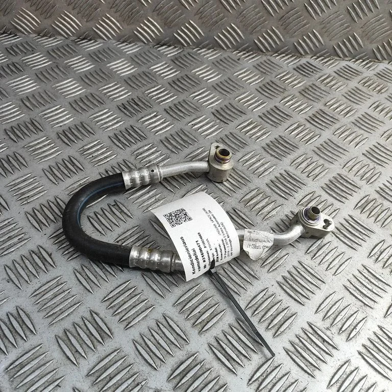 Air conditioning (A/C) pipe/hose J9D319F652A7