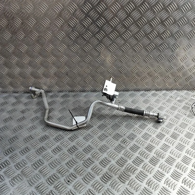 Air conditioning (A/C) pipe/hose 924503NL0B