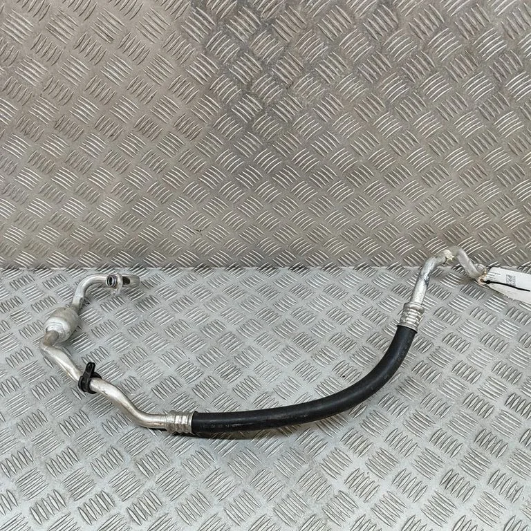 Air conditioning (A/C) pipe/hose – Land Rover Range Rover L405 (2013-2021)
