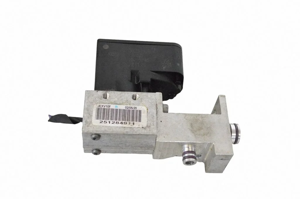 Air conditioning (A/C) pipe/hose J9D398D304AA