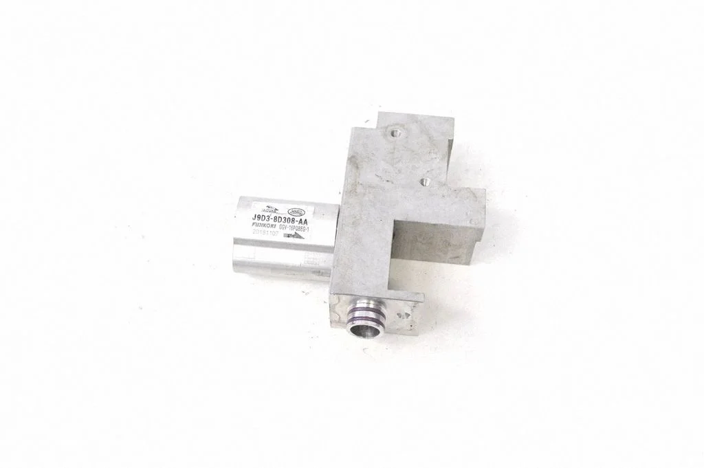 Air conditioning (A/C) pipe/hose J9D38D308AA