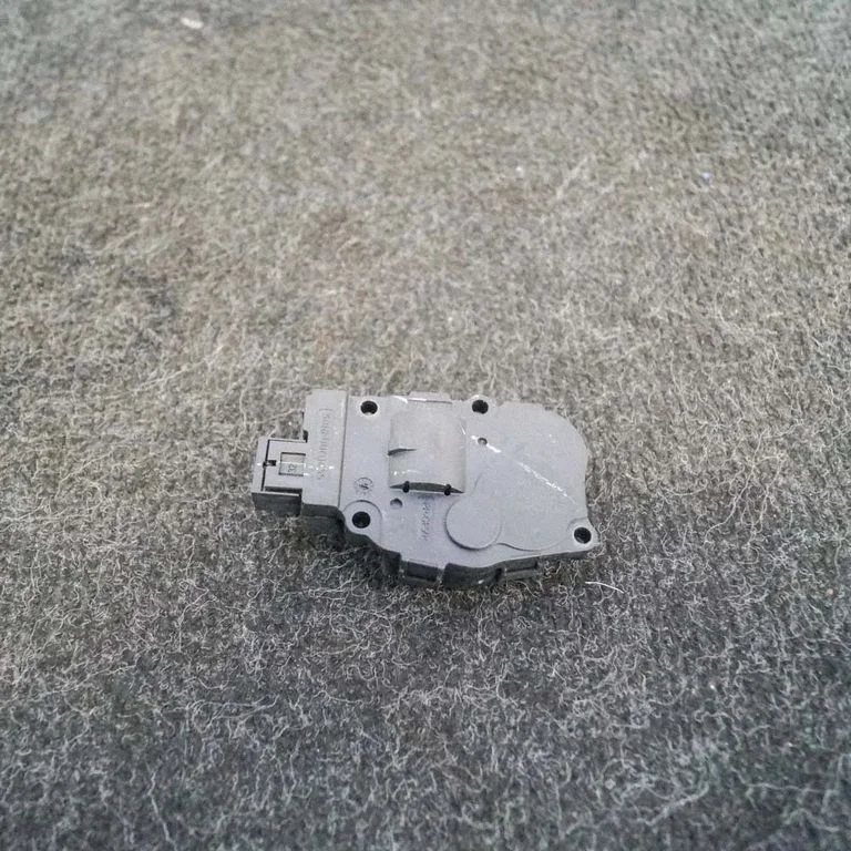 Gaisa aizvara motoriņš/aktuators T946104